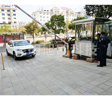 自動(dòng)車牌識(shí)別系統(tǒng)的識(shí)別準(zhǔn)確率怎么樣？